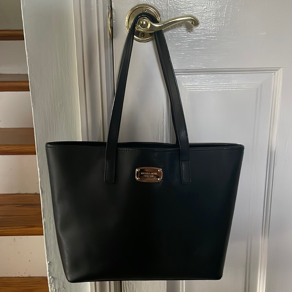 i’m selling it for 50 dollars but i will go down on it pls by it